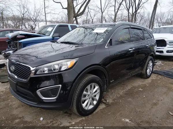 5XYPGDA33JG351118 2018 KIA SORENTO - Image 2