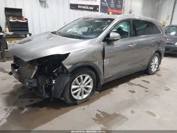 5XYPGDA33JG400964 2018 KIA SORENTO - Image 2