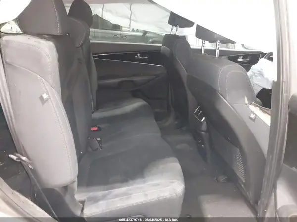 5XYPGDA33JG400964 2018 KIA SORENTO - Image 8