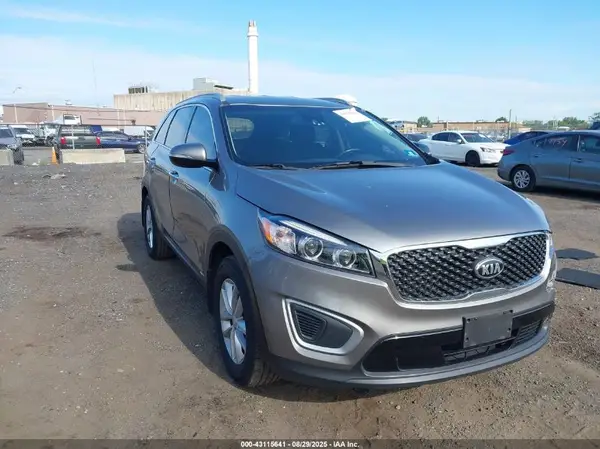 5XYPGDA33JG405825 2018 KIA SORENTO - Image 1