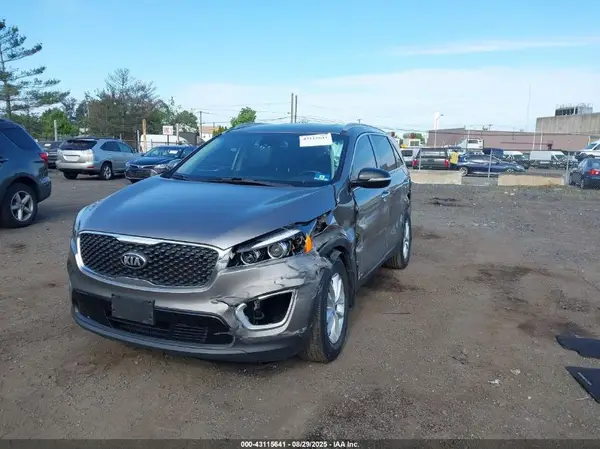 5XYPGDA33JG405825 2018 KIA SORENTO - Image 2
