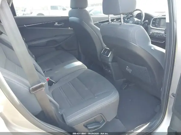 5XYPGDA33JG405825 2018 KIA SORENTO - Image 8