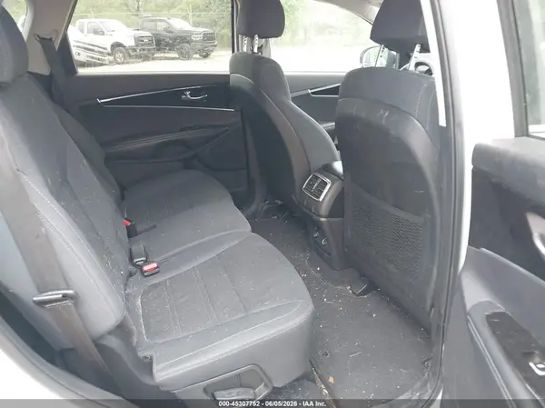 5XYPGDA33JG425962 2018 KIA SORENTO - Image 8
