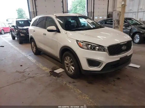 5XYPGDA33JG429977 2018 KIA SORENTO - Image 1