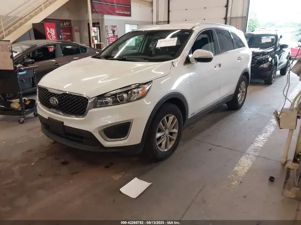 5XYPGDA33JG429977 2018 KIA SORENTO - Image 2