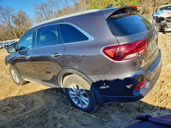5XYPGDA33KG437014 2019 KIA SORENTO - Image 2