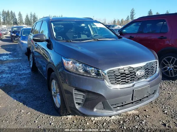 5XYPGDA33KG437028 2019 KIA SORENTO - Image 1