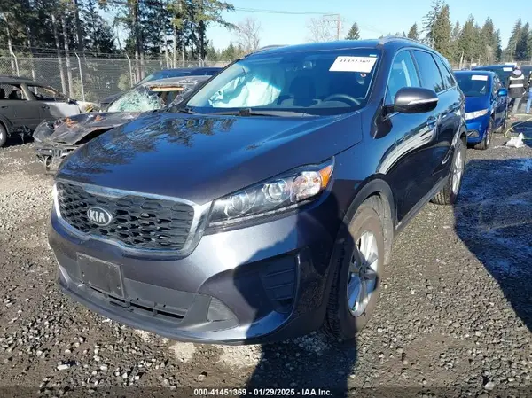 5XYPGDA33KG437028 2019 KIA SORENTO - Image 2