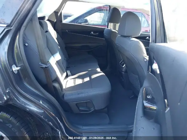 5XYPGDA33KG437028 2019 KIA SORENTO - Image 8