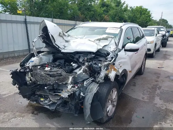 5XYPGDA33KG440074 2019 KIA SORENTO - Image 2
