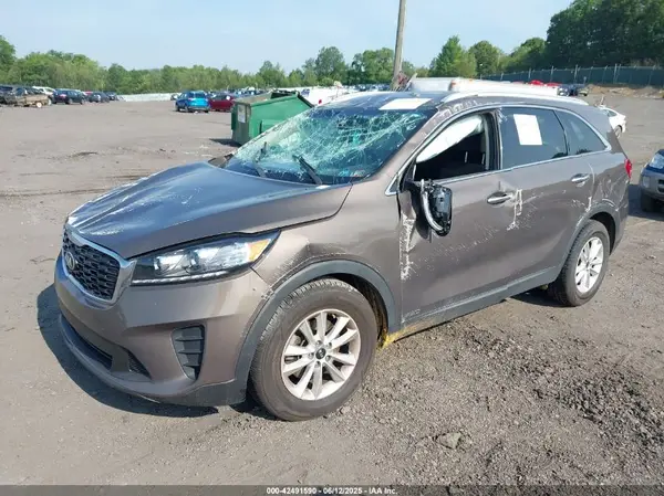 5XYPGDA33KG440141 2019 KIA SORENTO - Image 2