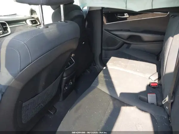 5XYPGDA33KG440141 2019 KIA SORENTO - Image 8
