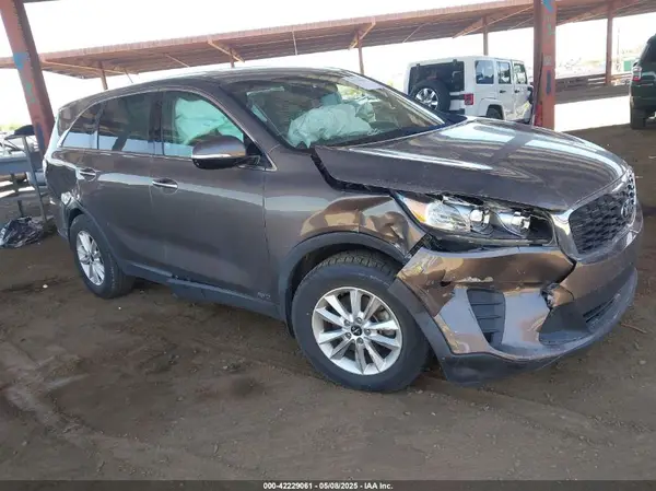 5XYPGDA33KG443945 2019 KIA SORENTO - Image 1