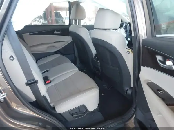 5XYPGDA33KG443945 2019 KIA SORENTO - Image 8