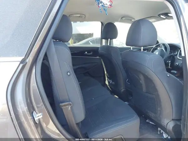 5XYPGDA33KG451818 2019 KIA SORENTO - Image 8
