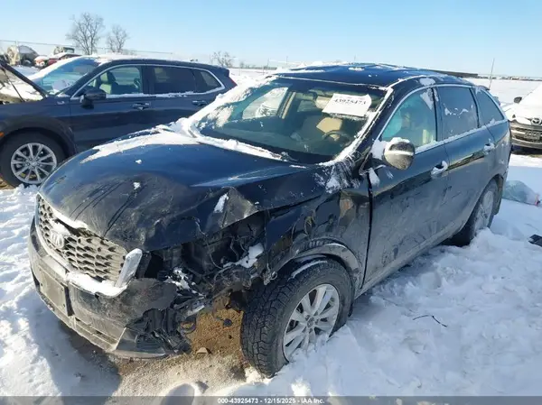 5XYPGDA33KG452645 2019 KIA SORENTO - Image 2