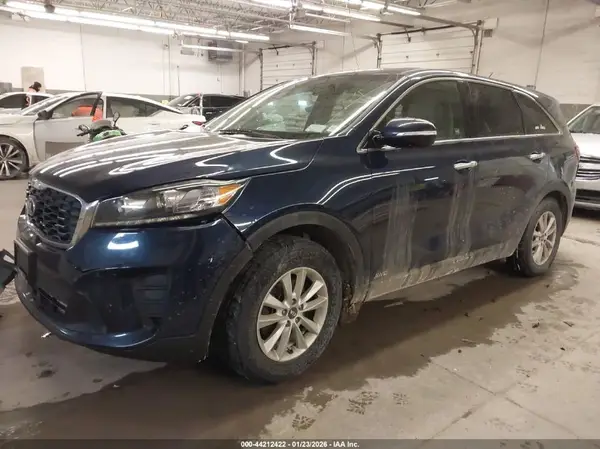5XYPGDA33KG472085 2019 KIA SORENTO - Image 2