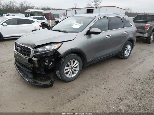 5XYPGDA33KG520409 2019 KIA SORENTO - Image 2