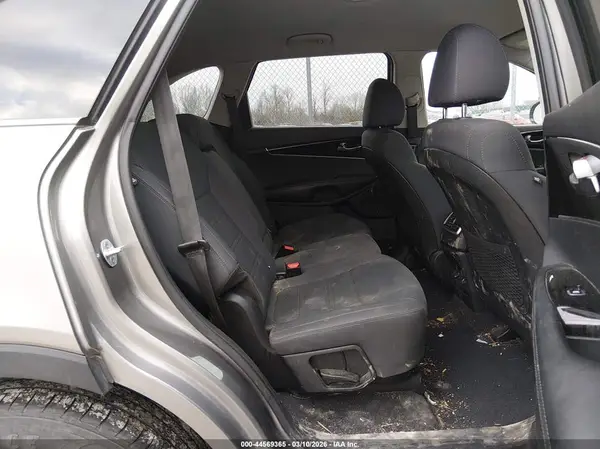 5XYPGDA33KG520409 2019 KIA SORENTO - Image 8