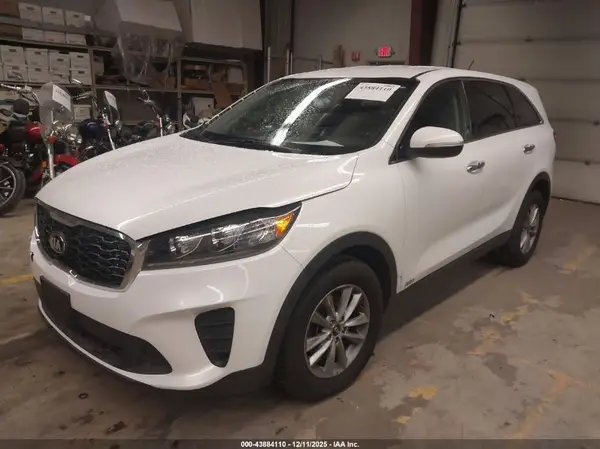5XYPGDA33KG524265 2019 KIA SORENTO - Image 2