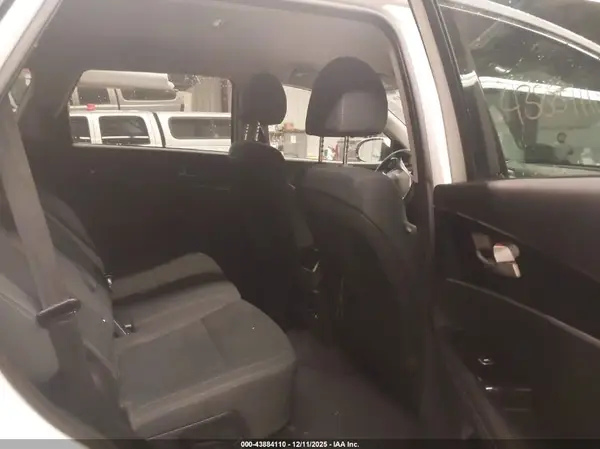 5XYPGDA33KG524265 2019 KIA SORENTO - Image 8