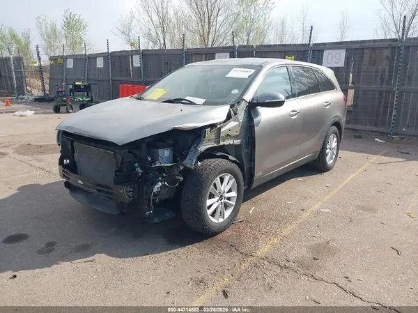 5XYPGDA33KG524735 2019 KIA SORENTO - Image 2