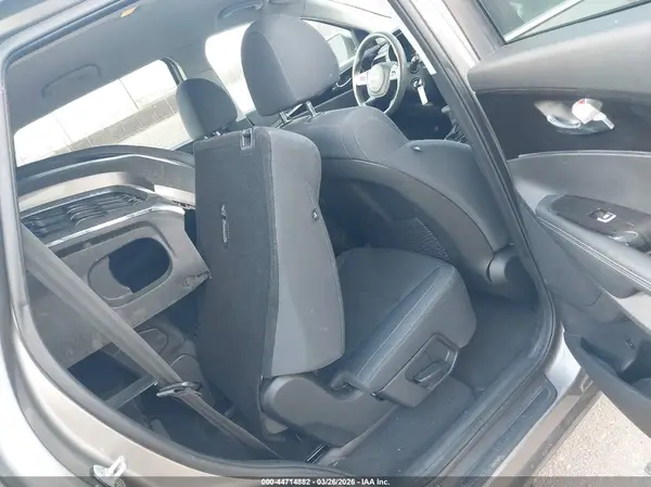5XYPGDA33KG524735 2019 KIA SORENTO - Image 8