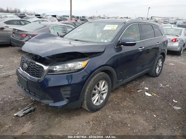 5XYPGDA33KG529370 2019 KIA SORENTO - Image 2
