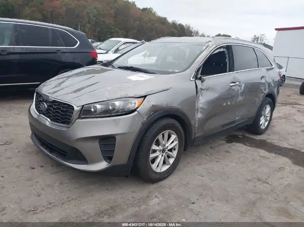 5XYPGDA33KG536819 2019 KIA SORENTO - Image 2