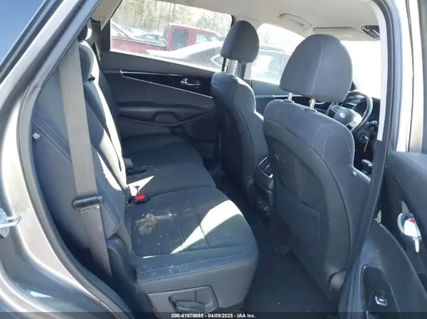 5XYPGDA33KG537470 2019 KIA SORENTO - Image 8