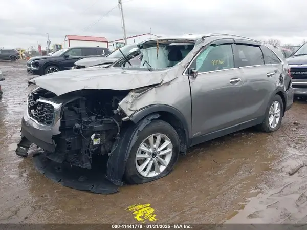 5XYPGDA33KG537484 2019 KIA SORENTO - Image 2