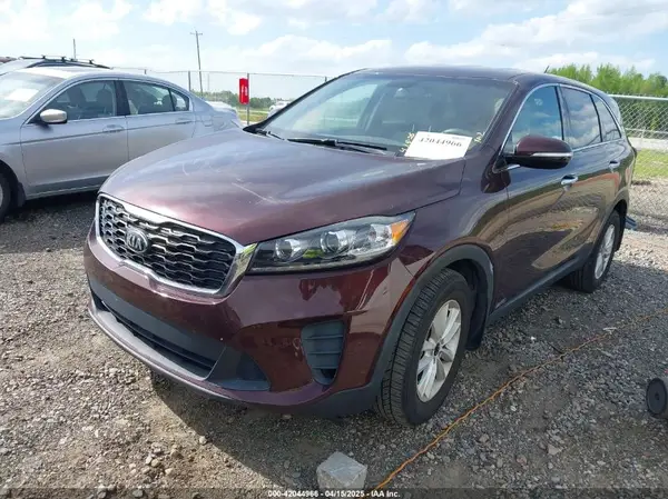 5XYPGDA33KG554768 2019 KIA SORENTO - Image 2