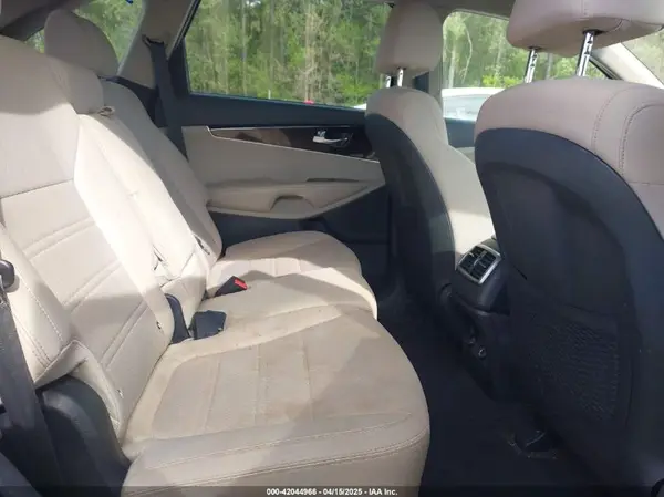 5XYPGDA33KG554768 2019 KIA SORENTO - Image 8