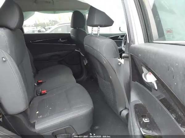 5XYPGDA33KG560506 2019 KIA SORENTO - Image 8