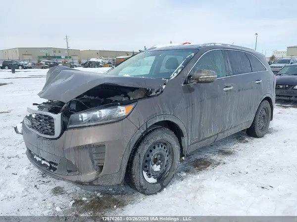 5XYPGDA33KG601975 2019 KIA SORENTO - Image 2