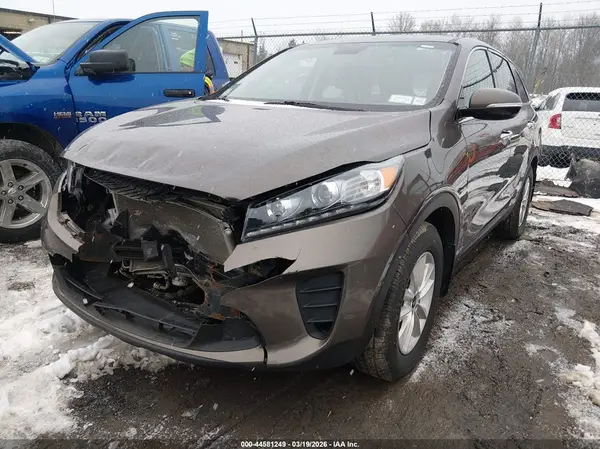 5XYPGDA33LG627087 2020 KIA SORENTO - Image 2