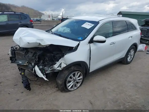 5XYPGDA33LG631821 2020 KIA SORENTO - Image 2