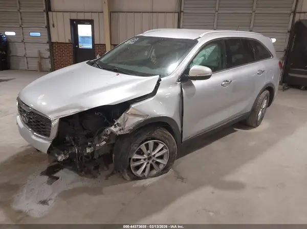 5XYPGDA33LG654810 2020 KIA SORENTO - Image 2