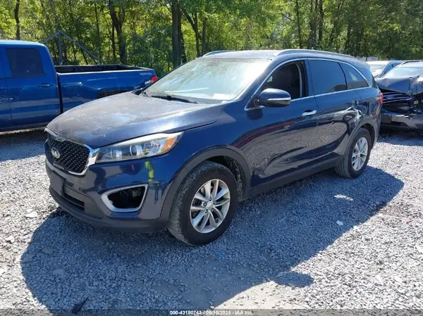 5XYPGDA34GG040662 2016 KIA SORENTO - Image 2