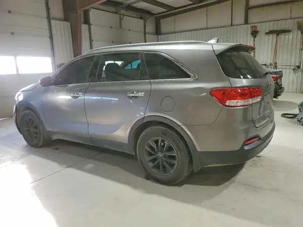 5XYPGDA34GG056960 2016 KIA SORENTO - Image 2