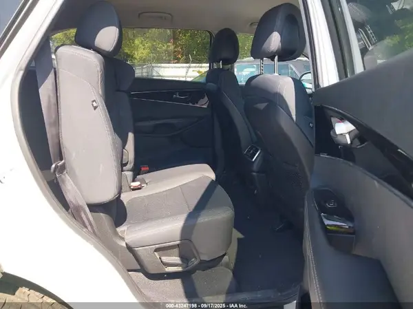 5XYPGDA34GG074228 2016 KIA SORENTO - Image 8