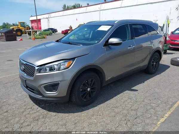 5XYPGDA34GG089375 2016 KIA SORENTO - Image 2
