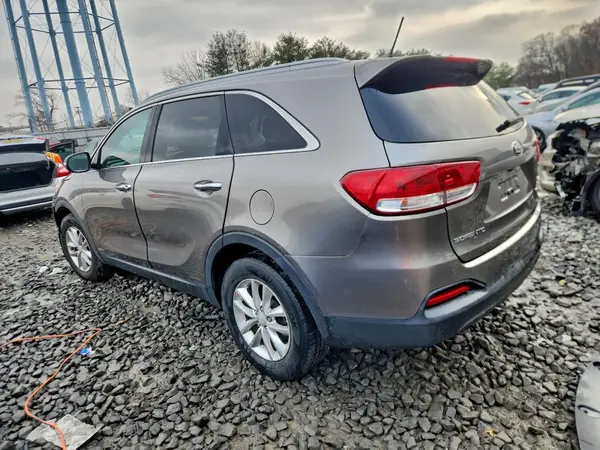 5XYPGDA34GG098111 2016 KIA SORENTO - Image 2
