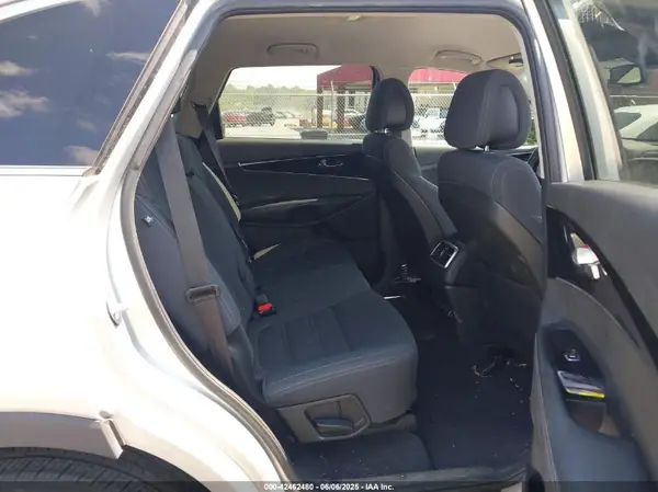 5XYPGDA34GG121404 2016 KIA SORENTO - Image 8