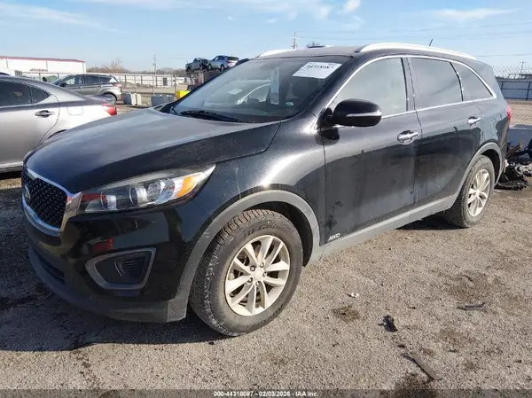 5XYPGDA34GG168044 2016 KIA SORENTO - Image 2