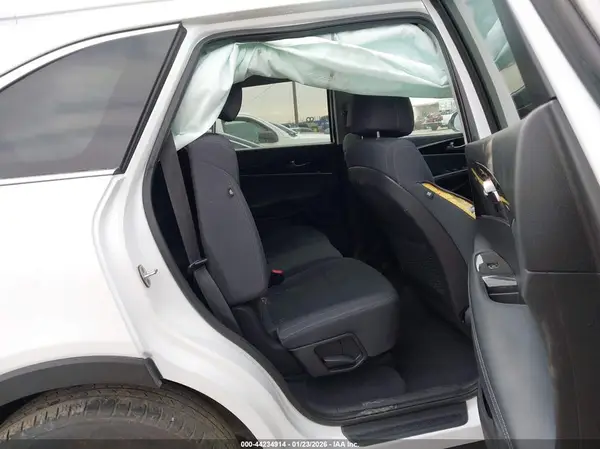 5XYPGDA34HG192863 2017 KIA SORENTO - Image 8