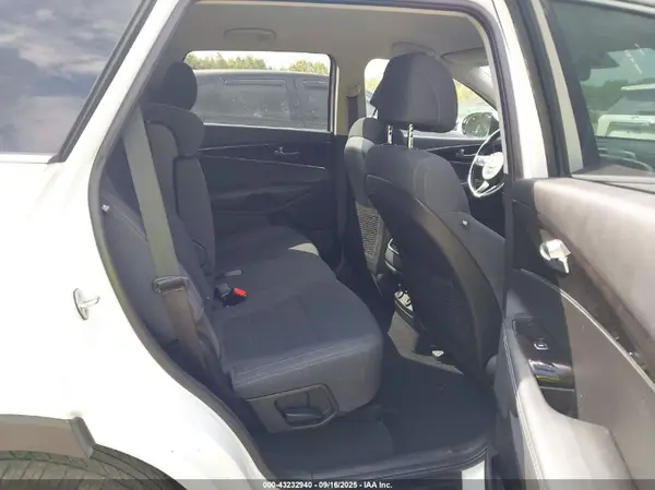 5XYPGDA34HG217499 2017 KIA SORENTO - Image 8