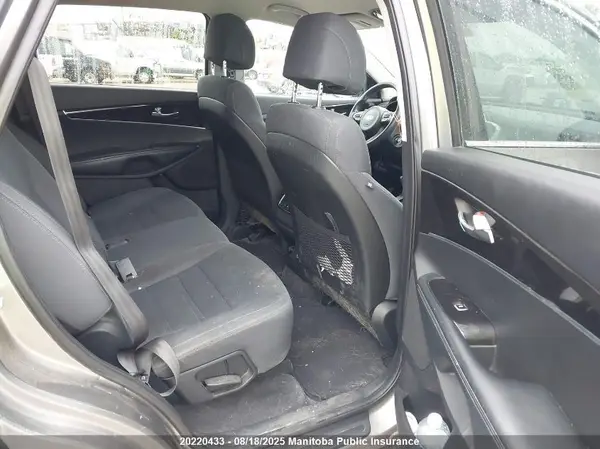 5XYPGDA34HG223626 2017 KIA SORENTO - Image 8