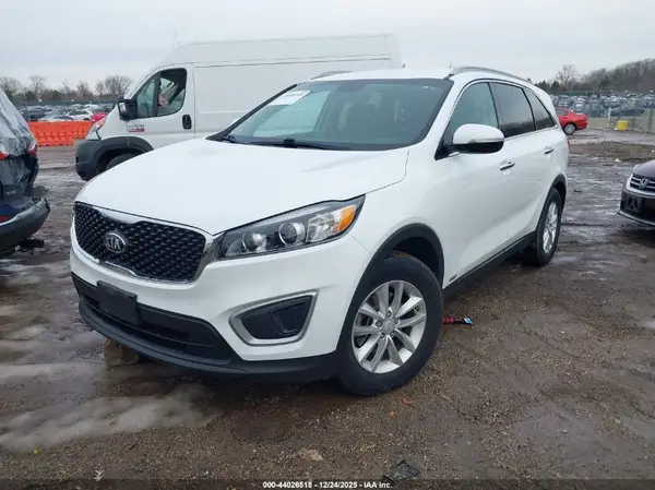 5XYPGDA34HG230799 2017 KIA SORENTO - Image 2