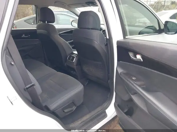 5XYPGDA34HG230799 2017 KIA SORENTO - Image 8
